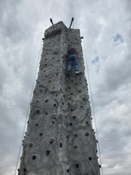 20231008 151038 1698115795 1 32' MOBILE ROCKWALL